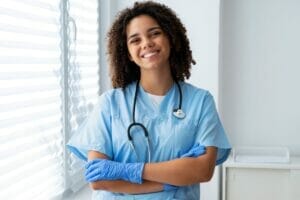 benefits of becoming a travel nurse