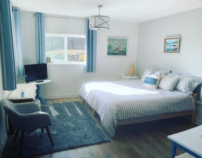 Lovely bright clean suite in Sechelt, BC