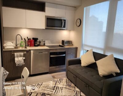 Cozy New Condo@Downtown Core Location,Steps to St. Micjael’s Hospital, Eaton’s & Much More