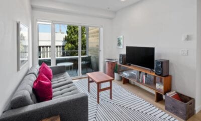 Luxury 1bedroom + work space + parking in the heart of Victoria.