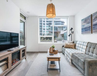 Furnished 1 Bed & 1 Bath & 2 Parking | Pet-Friendly | DT White Rock